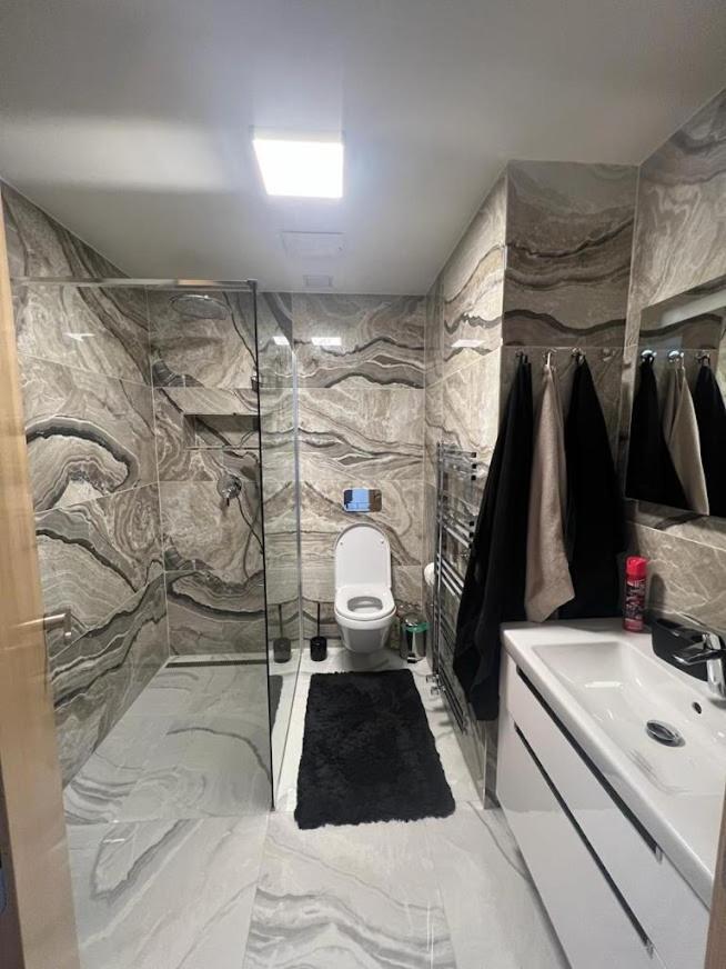 Luxusni Apartman Grand V Centru Harrachova Se Soukromou Mega Terasou, S Privatnim Parkovanim Zdarma, S Moznosti Dobijeni Wallbox Ev A Vyhledem Na Harrachovsky Kostelicek Bagian luar foto