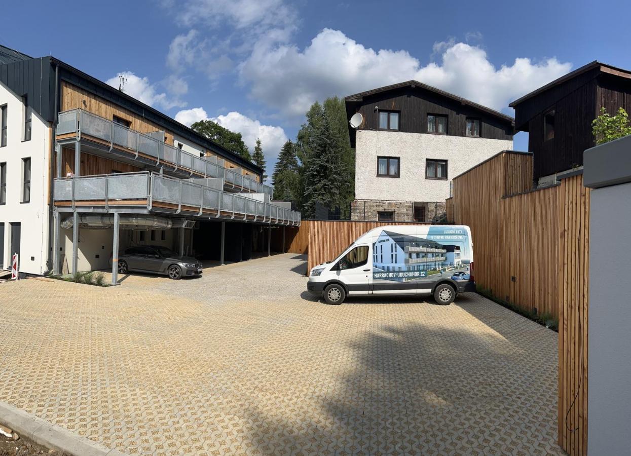 Luxusni Apartman Grand V Centru Harrachova Se Soukromou Mega Terasou, S Privatnim Parkovanim Zdarma, S Moznosti Dobijeni Wallbox Ev A Vyhledem Na Harrachovsky Kostelicek Bagian luar foto