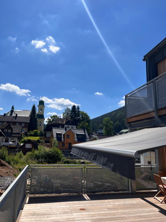Luxusni Apartman Grand V Centru Harrachova Se Soukromou Mega Terasou, S Privatnim Parkovanim Zdarma, S Moznosti Dobijeni Wallbox Ev A Vyhledem Na Harrachovsky Kostelicek Bagian luar foto